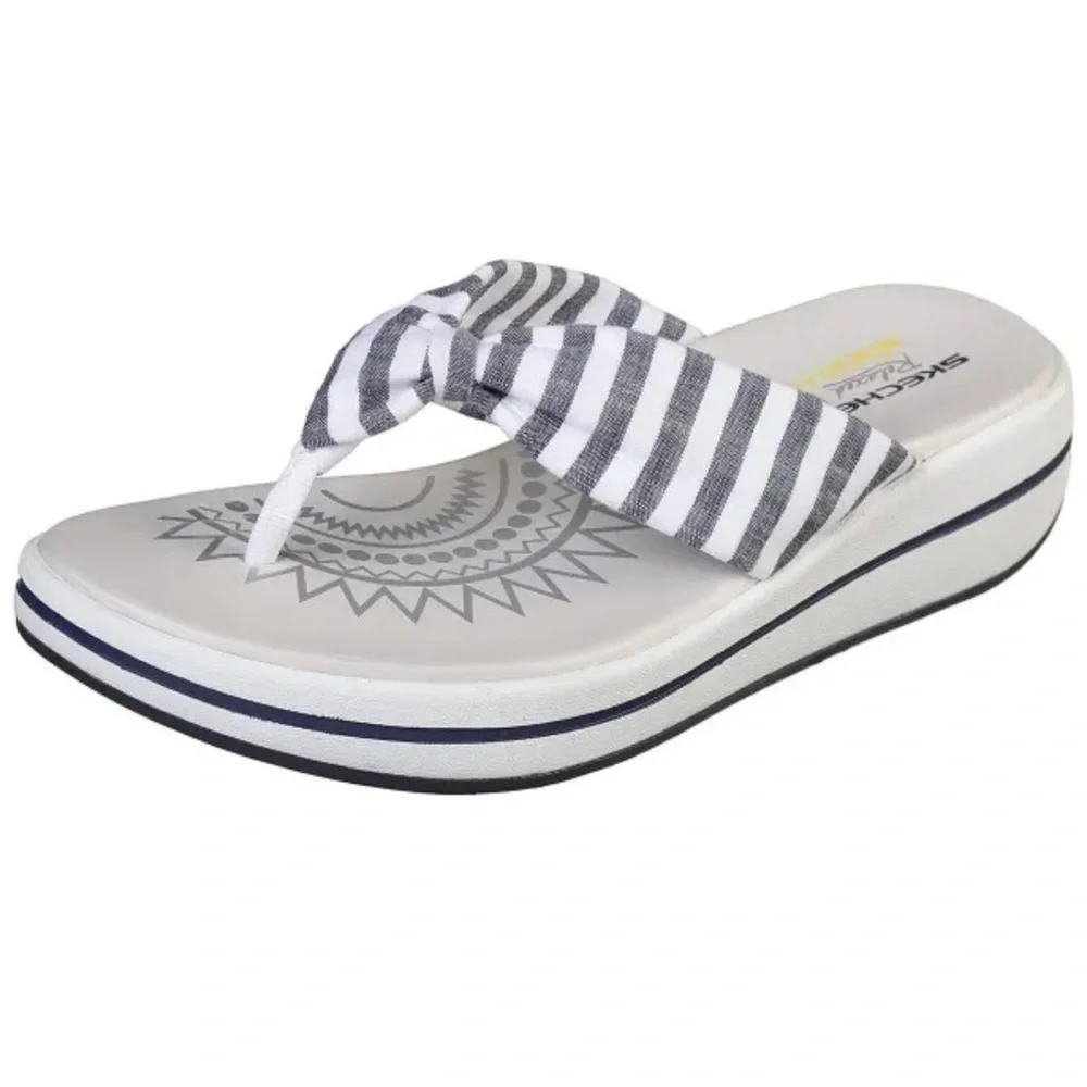 Sketchers Upgrade thong sandal nautical stripe EUC size 6 navy white